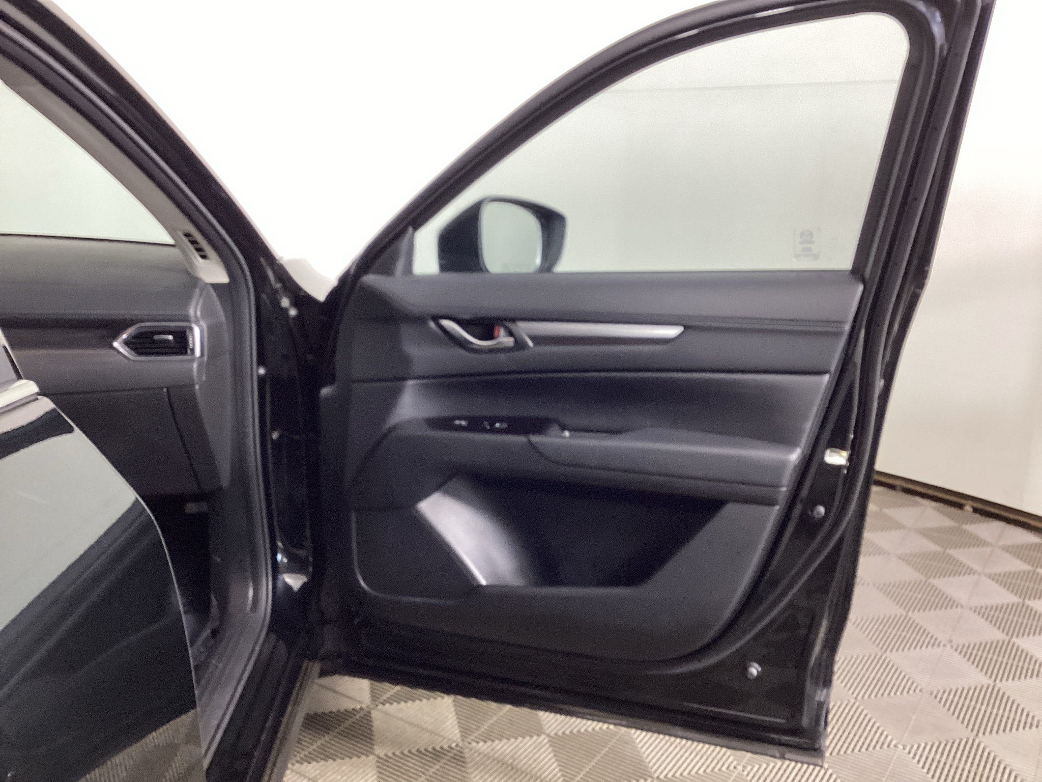 Used 2025 MAZDA CX-5 AWD 2.5 S w/ Preferred Package image 8
