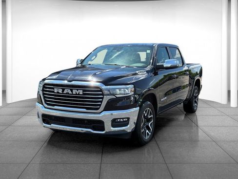 Used 2025 RAM 1500 Laramie AWD/4WD image 3