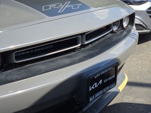 Used 2018 Dodge Challenger R/T Scat Pack w/ Leather Interior Group RWD image 4