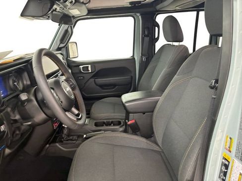 Used 2024 Jeep Wrangler Unlimited AWD/4WD image 12