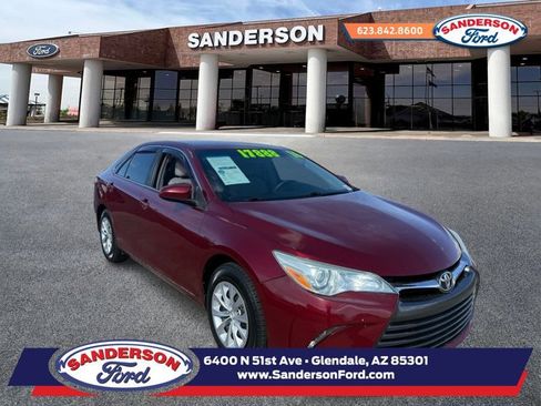 Used 2016 Toyota Camry LE image 1