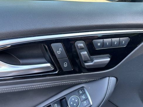 Used 2018 INFINITI QX30 Premium w/ Cargo Package image 11