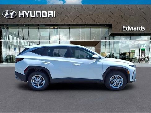 New 2025 Hyundai Tucson SE image 8