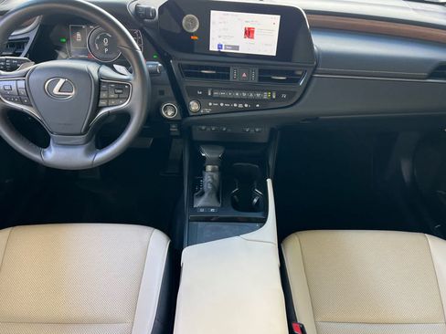 Used 2025 Lexus ES 300h w/ Premium Package FWD image 4