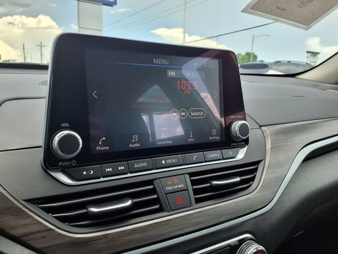 Used 2025 Nissan Altima 2.5 SV FWD image 24