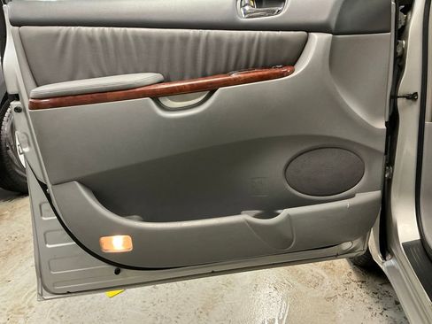 Used 2004 Toyota Sienna XLE Limited image 12