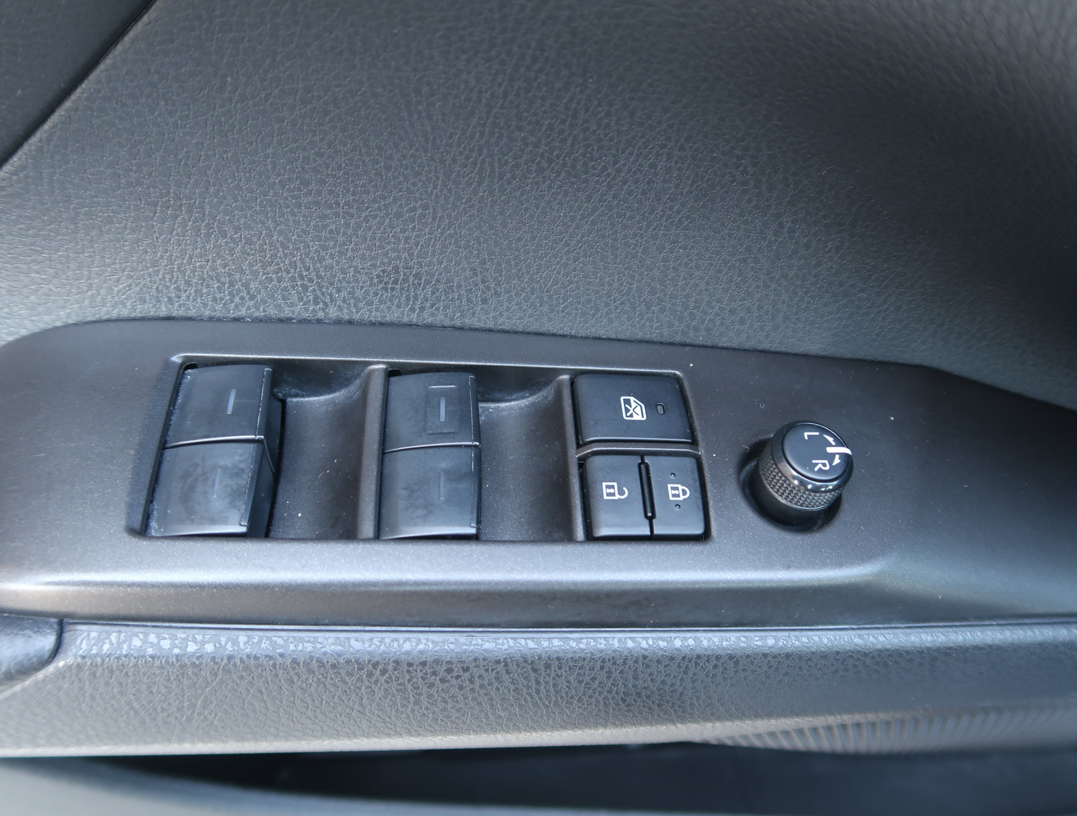 Used 2024 Toyota Camry SE w/ Convenience Package FWD image 15