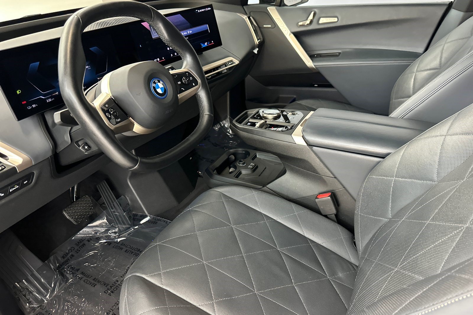 Used 2024 BMW iX xDrive50 w/ Premium Package AWD/4WD image 4