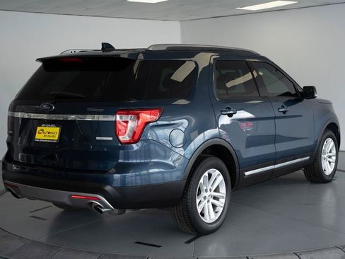 Used 2016 Ford Explorer XLT w/ Equipment Group 201A FWD image 8