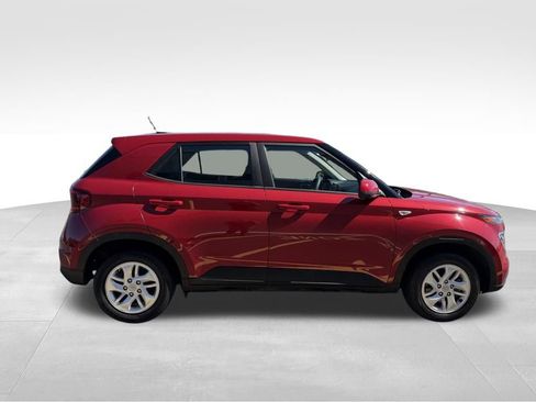 Used 2023 Hyundai Venue SE FWD image 8