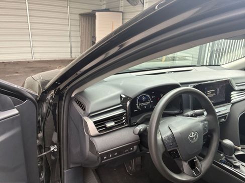 Used 2025 Toyota Camry LE image 32