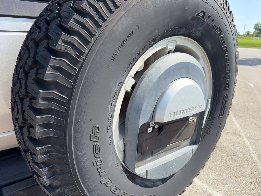 Used 2005 HUMMER H2 SUT w/ Preferred Equipment Group AWD/4WD image 12