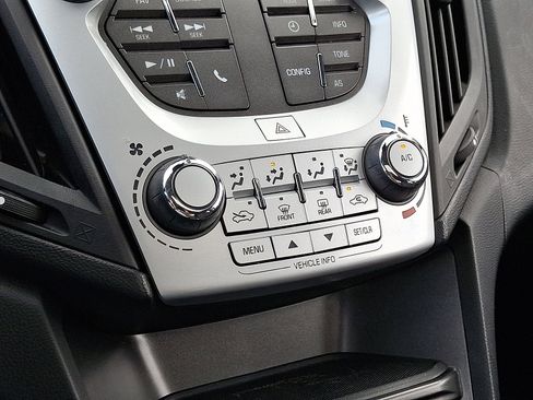 Used 2017 Chevrolet Equinox LT AWD/4WD image 18