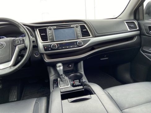 Used 2014 Toyota Highlander XLE image 14