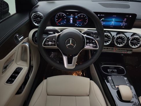 Used 2023 Mercedes-Benz CLA 250 image 12