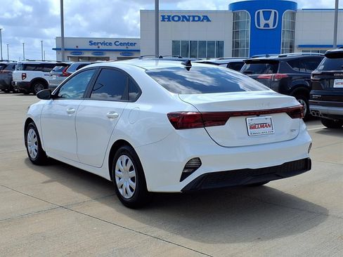 Used 2024 Kia Forte LX FWD image 2