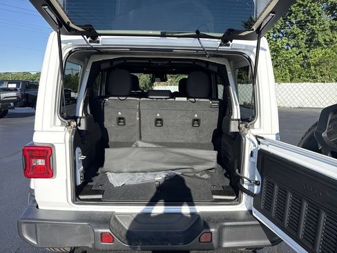 Used 2025 Jeep Wrangler Unlimited Sahara AWD/4WD image 22