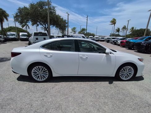 Used 2018 Lexus ES 350 w/ Luxury Package w/Wood Trim FWD image 4