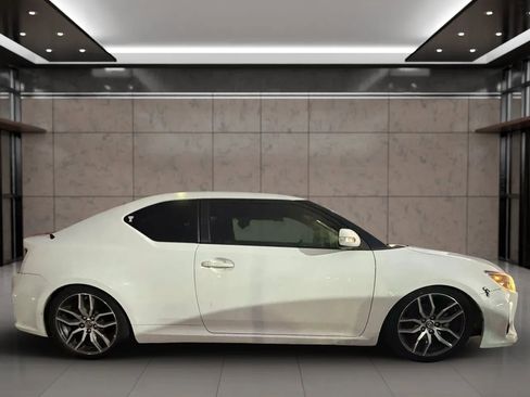 Used 2014 Scion tC image 9