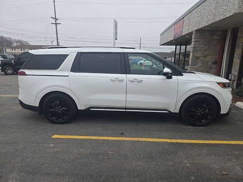 Used 2024 Kia Carnival SX Prestige image 2