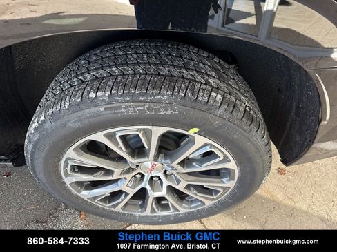 New 2026 GMC Yukon Denali w/ Denali Reserve Package image 9