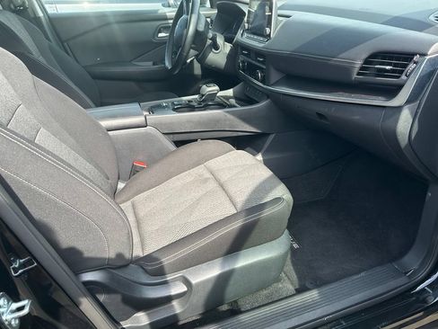 Used 2025 Nissan Rogue SV FWD image 3