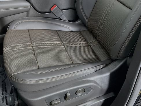 Certified 2026 Chevrolet Suburban High Country AWD/4WD image 18