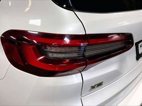 Used 2021 BMW X5 M50i w/ Premium Package image 27