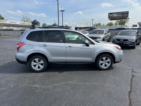 Used 2016 Subaru Forester 2.5i Premium AWD/4WD image 3