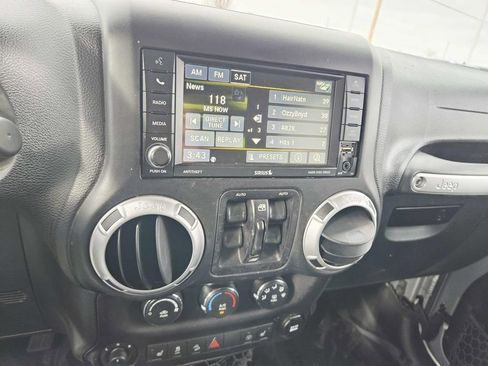 Used 2015 Jeep Wrangler Unlimited Sahara w/ Mopar Chrome Edition Group image 26