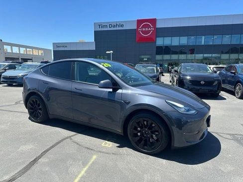 Used 2020 Tesla Model Y Long Range AWD/4WD image 1