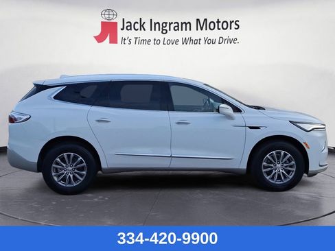 Used 2024 Buick Enclave Premium image 6