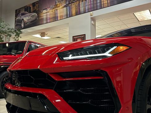 Used 2022 Lamborghini Urus image 3