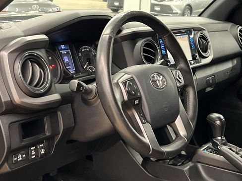 Used 2017 Toyota Tacoma TRD Off-Road w/ Tow Package (A/T) image 16