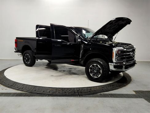 Used 2023 Ford F250 Lariat image 9
