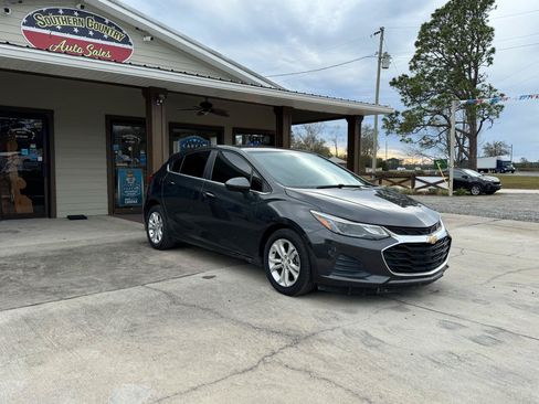 Used 2019 Chevrolet Cruze LT w/ Convenience Package FWD image 3