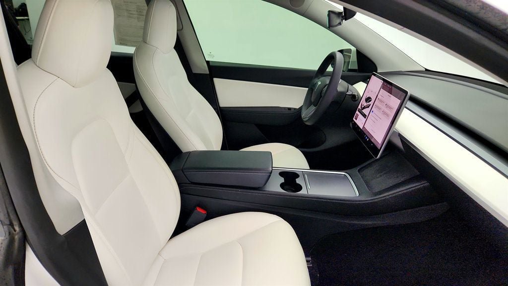 Used 2021 Tesla Model Y Long Range AWD/4WD image 29