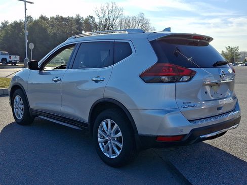 Used 2020 Nissan Rogue SV image 5