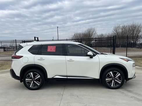 Certified 2023 Nissan Rogue Platinum image 3