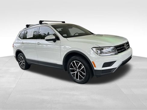 Used 2021 Volkswagen Tiguan SE image 2