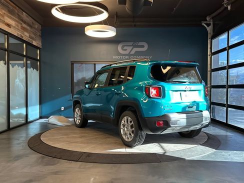 Used 2022 Jeep Renegade Latitude w/ Convenience Group AWD/4WD image 5