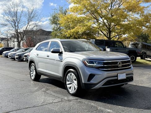 Used 2022 Volkswagen Atlas Cross Sport SE image 3