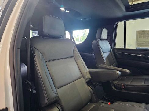 Used 2024 GMC Yukon XL Denali w/ Advanced Technology Package AWD/4WD image 13