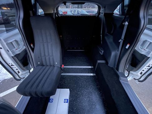 Used 2025 Toyota Sienna LE image 17