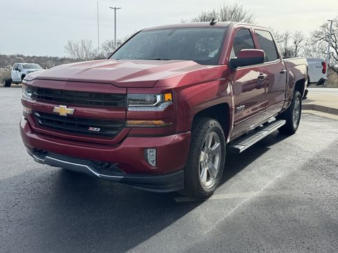 Used 2018 Chevrolet Silverado 1500 LT w/ Texas Edition image 2