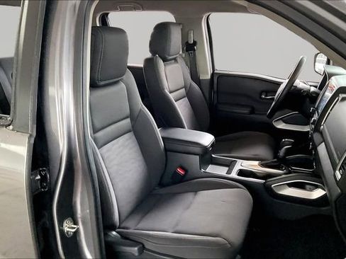 Used 2023 Nissan Frontier SV image 19