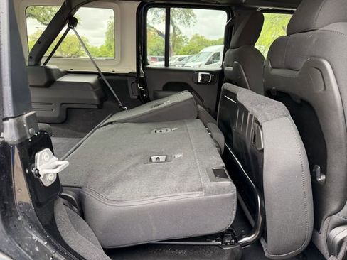 Used 2025 Jeep Wrangler Unlimited Rubicon 4xe image 21