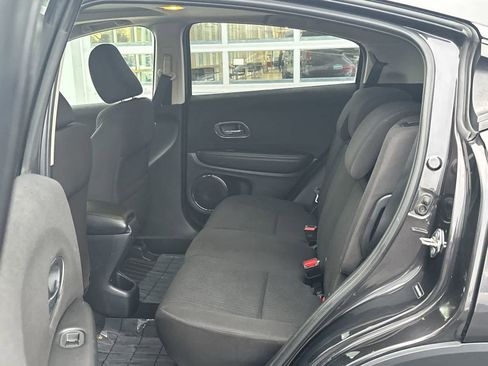 Used 2018 Honda HR-V EX image 11
