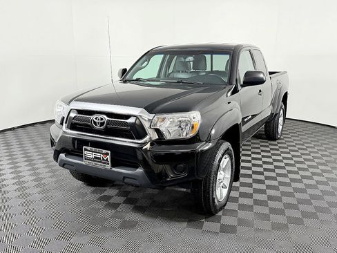 Used 2013 Toyota Tacoma image 2