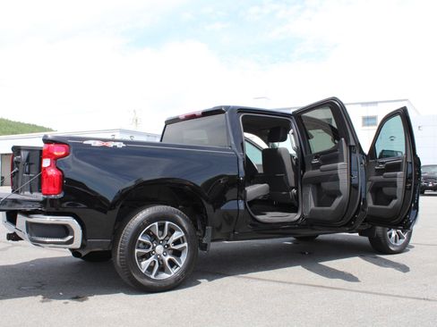 Used 2023 Chevrolet Silverado 1500 LT AWD/4WD image 19
